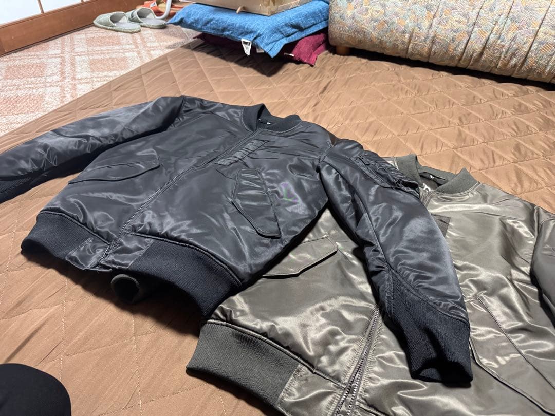 ハイブリッドダウンオーバーサイズMA－1 GLAYとBLACK２つMサイズ