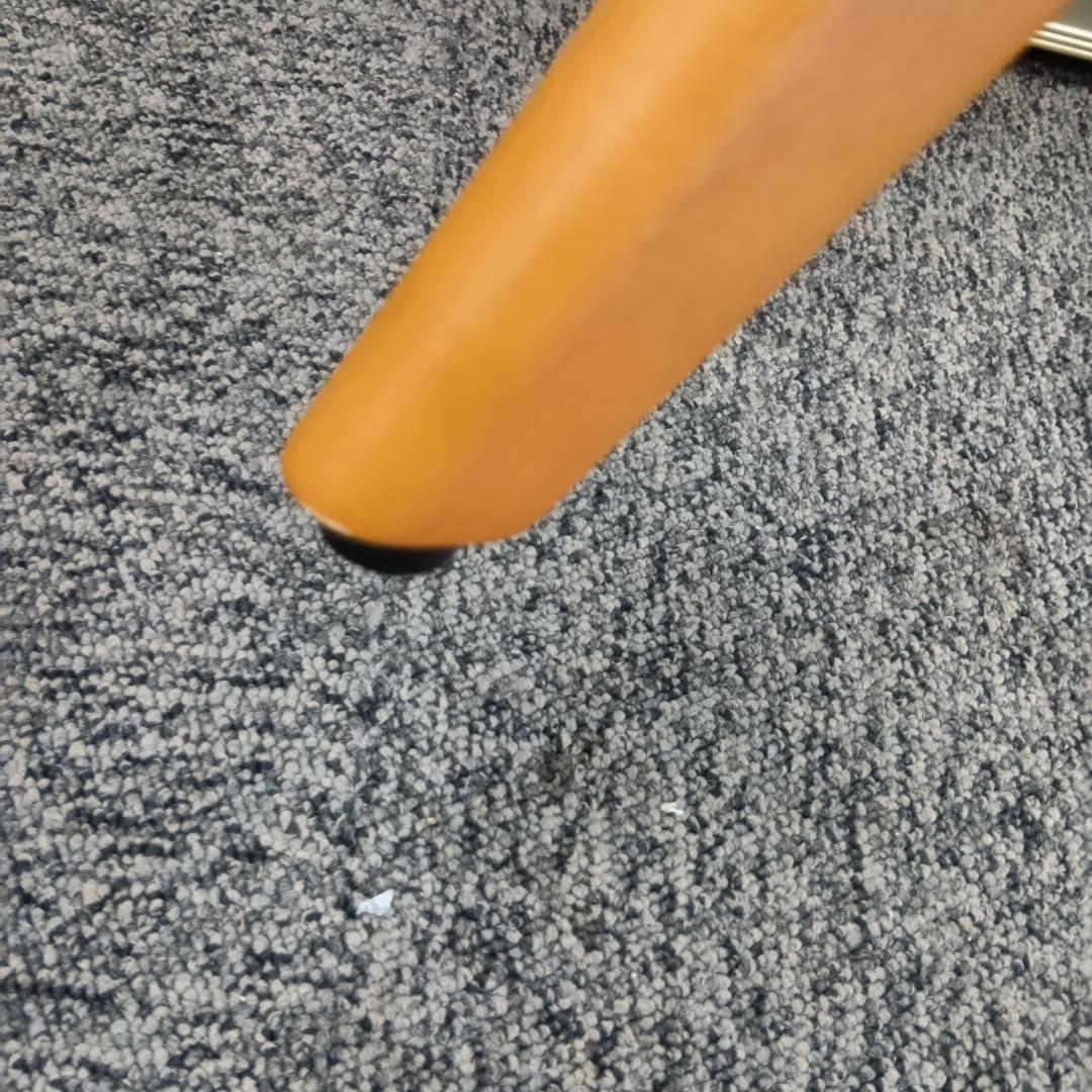 【展示品】オカムラ　ピルエット　木脚　背付　ベージュ　ホワイトシェル