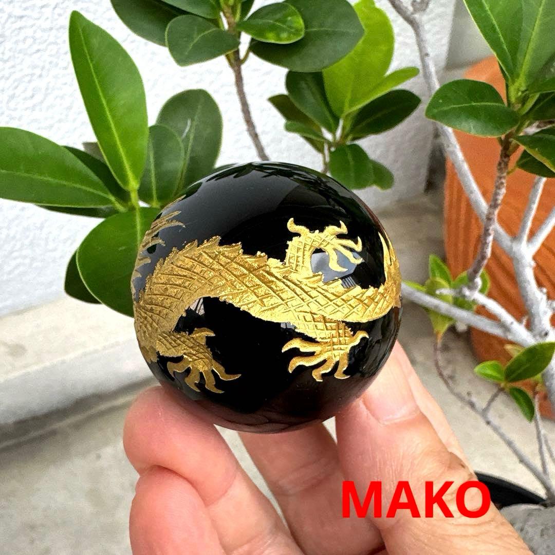 M1744☆オニキス『龍』彫丸玉50mm☆天然石　原石☆N50405-E