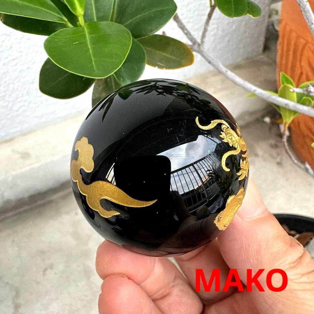 M1744☆オニキス『龍』彫丸玉50mm☆天然石　原石☆N50405-E