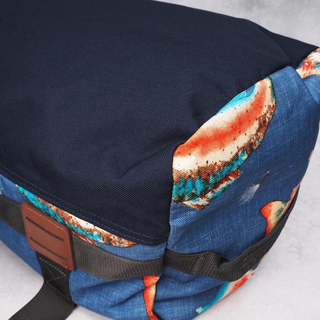 美品 Patagonia アーバーダッフル 30L トラウト柄 49250