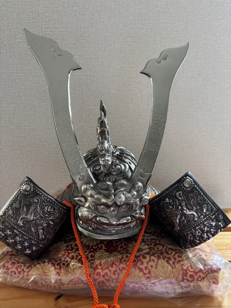 兜。金属製 。レトロ。未使用。シルバー。シンプル