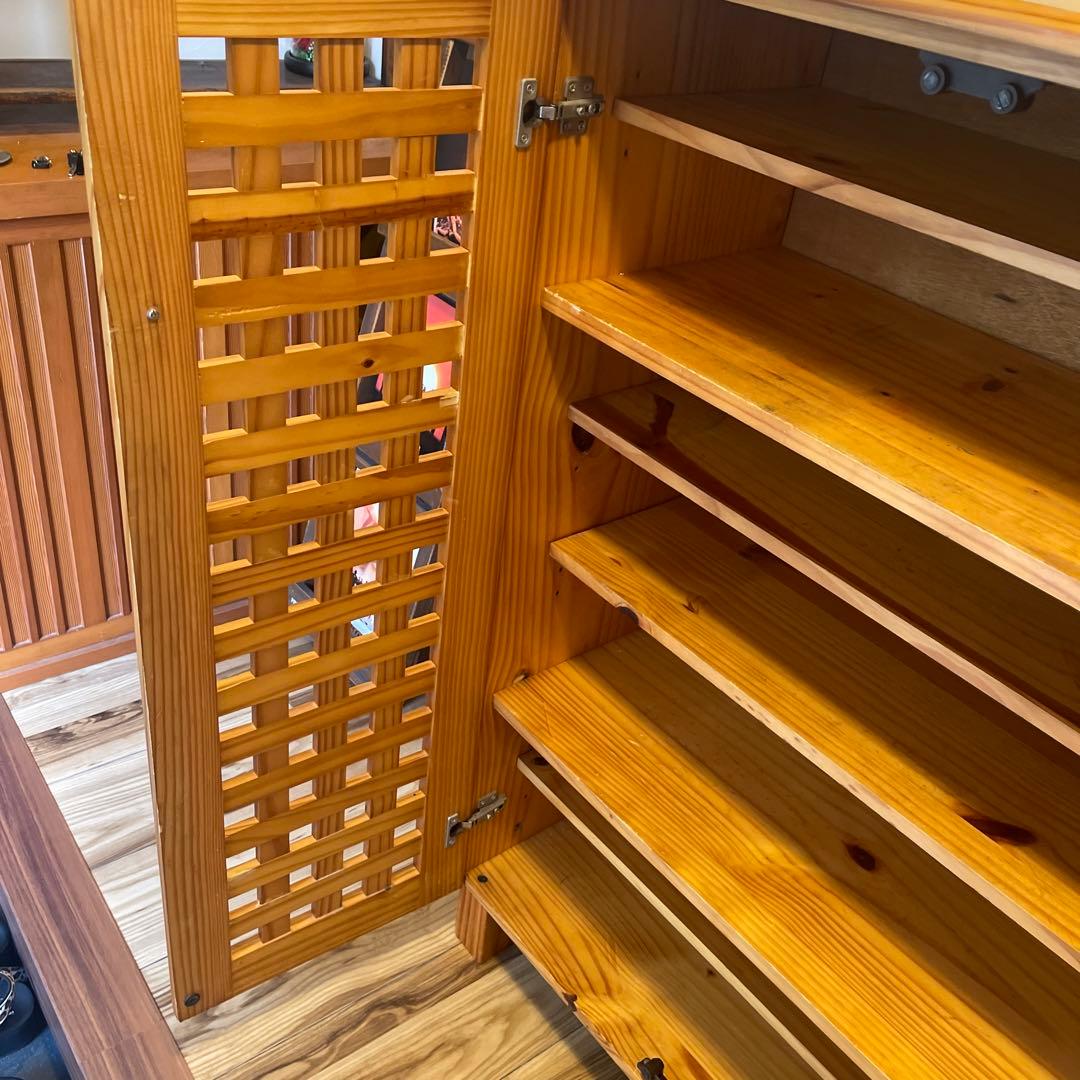 最終値下げ！木製靴箱 2扉 格子デザイン キャビネット