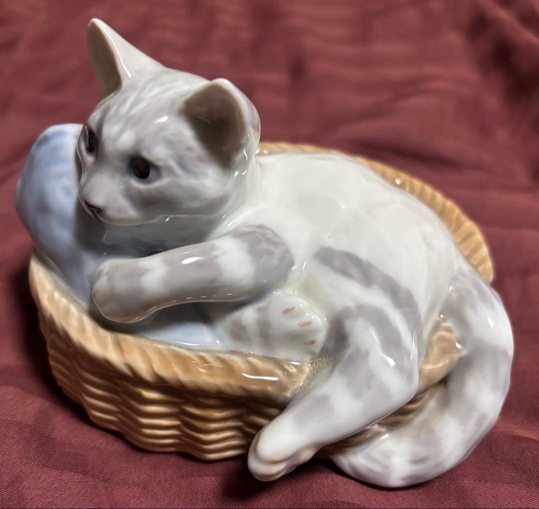 猫と毛布の置物　ロイヤルコペンハーゲン