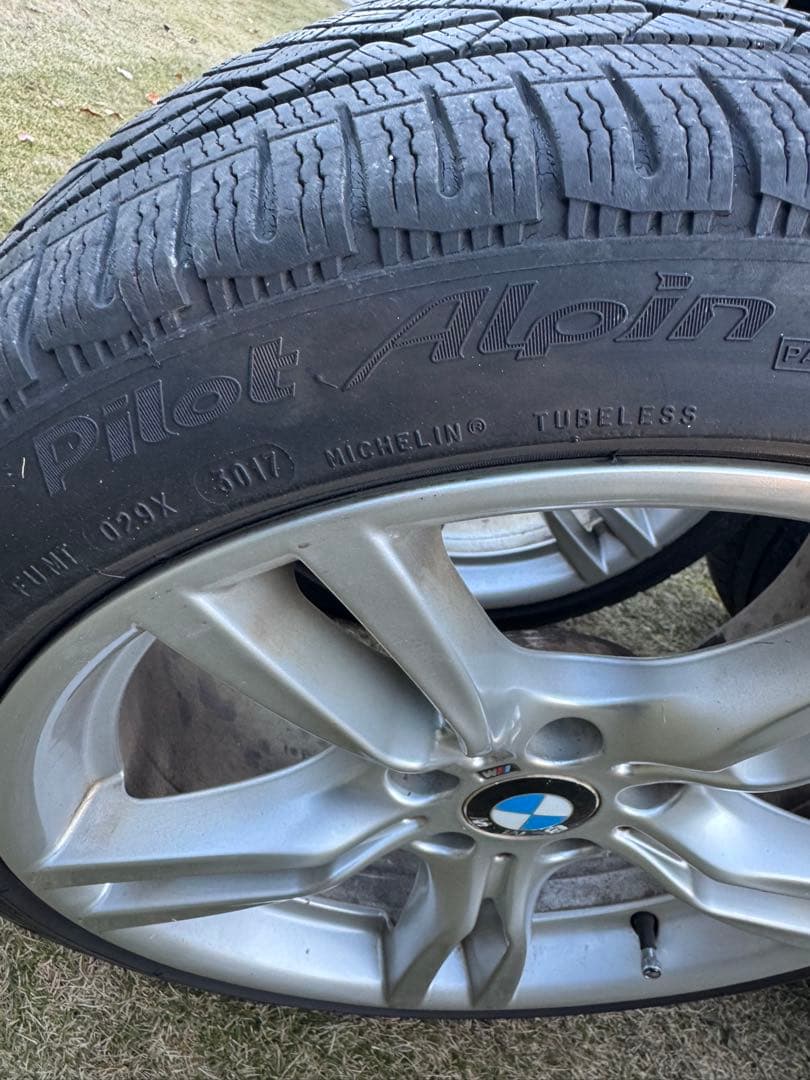  320 Mスポーツf30純正18インチ ホイールとミシュランスノータイヤ