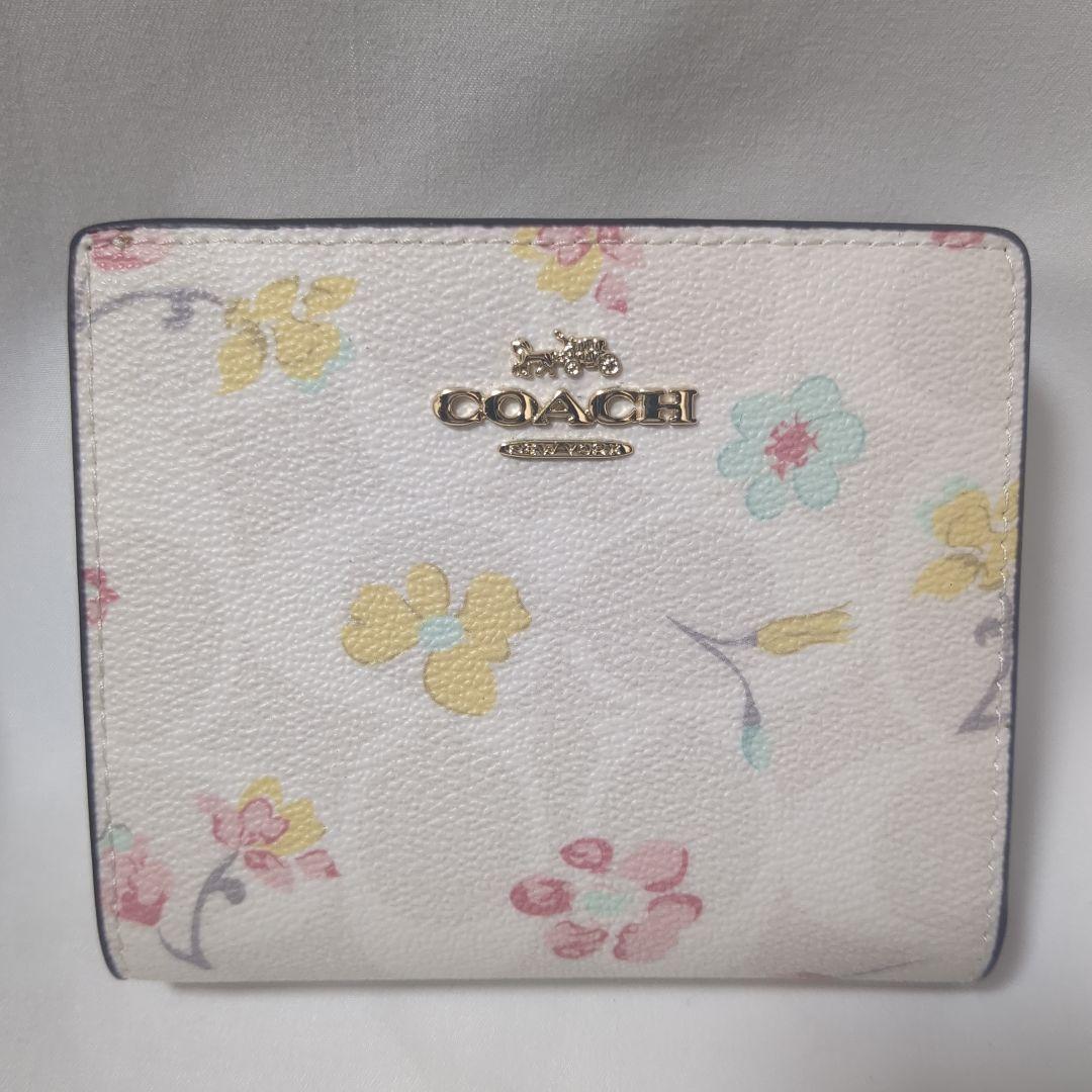 新品✨️ COACH 折り財布　二つ折り　花柄　コンパクト 箱付き 最終お値下‼