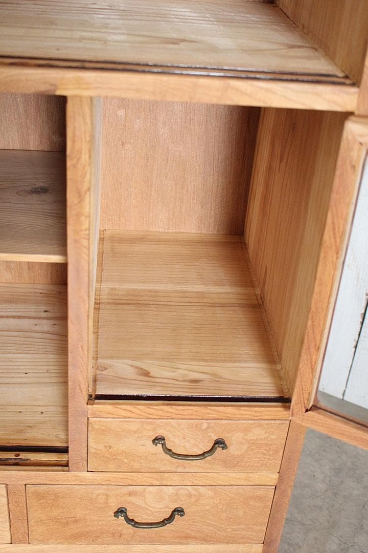 古い木枠のガラス戸棚　木製引き出し6杯　食器棚　本棚　キャビネット　古家具