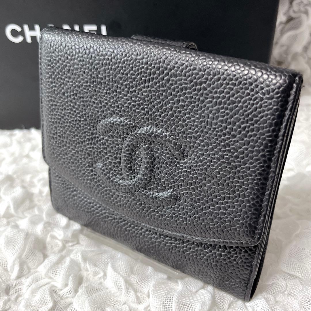 CHANEL ブラック 二つ折り財布　キャビアスキン　コンパクト　レザー　黒