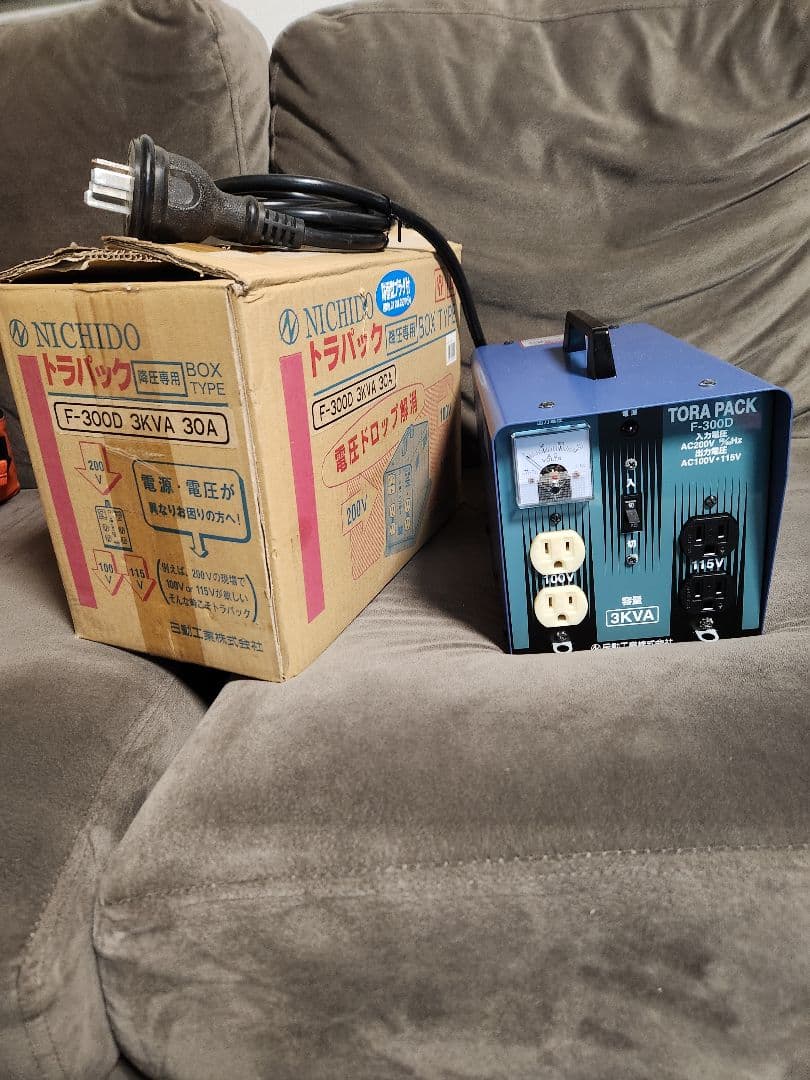 変圧器 F-300D 3KVA TORA PACK