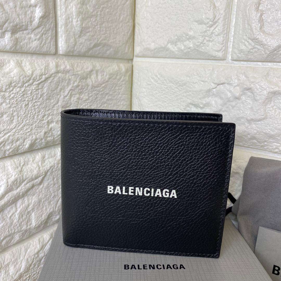 ⭐*︎様 「新品」BALENCIAGA 二つ折り財布　値下げ