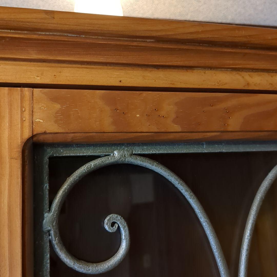 【値下げしました】パイン材　ガラスアイアンキャビネット　店舗什器