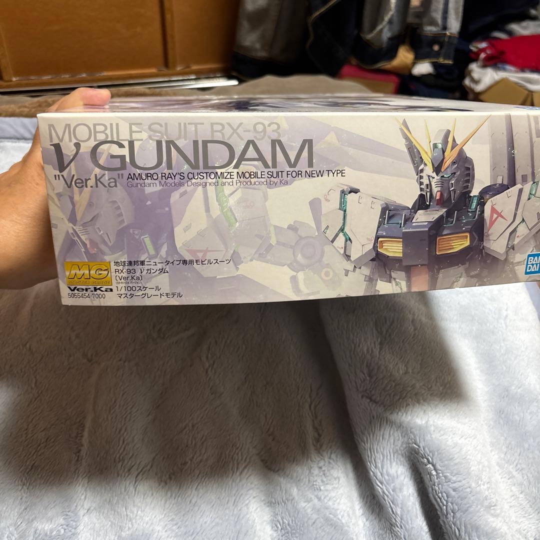 RX-93 Vガンダム \"Ver.Ka\" 1/100 プラモデル
