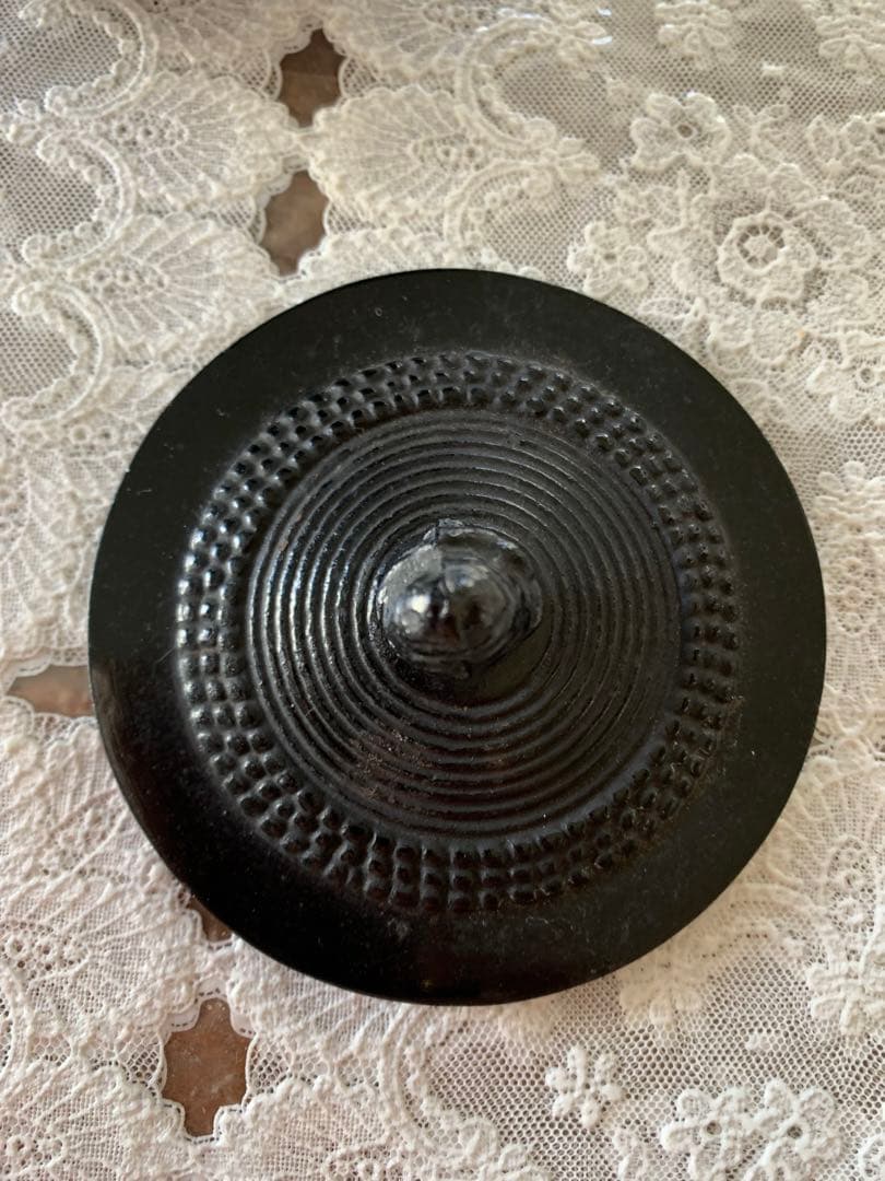 黒い鉄瓶 凹凸デザイン 蓋付き