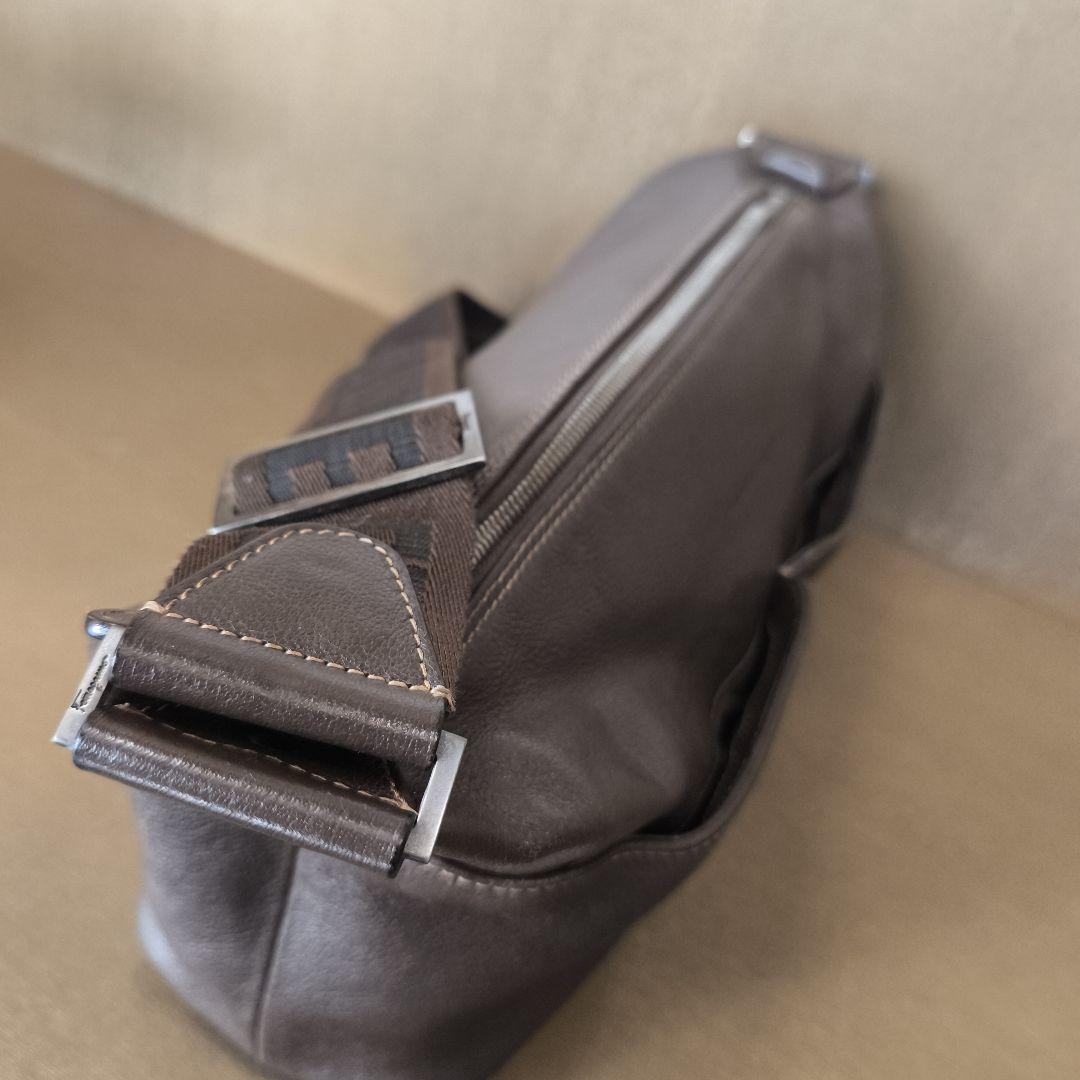 Salvatore Ferragamo メッセンジャーバッグ