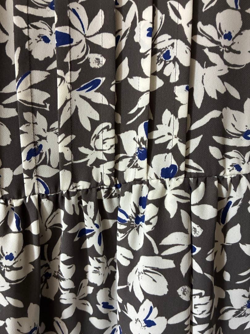 週末まで値下げ　新品　自由区　【洗える】スノーフラワープリント ワンピース　40