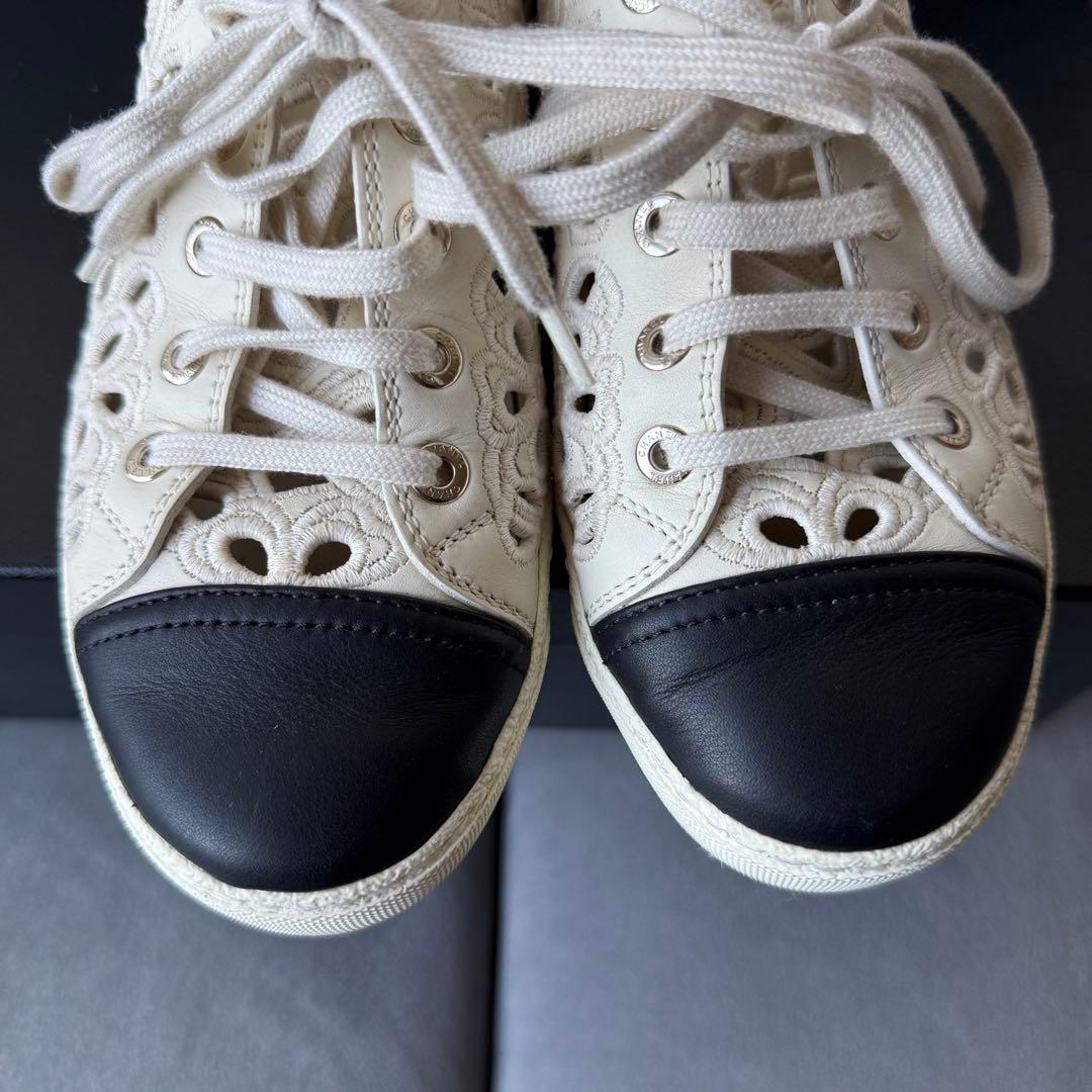 シャネル カメリア スニーカー レース ココマーク アイボリー 22.5cm