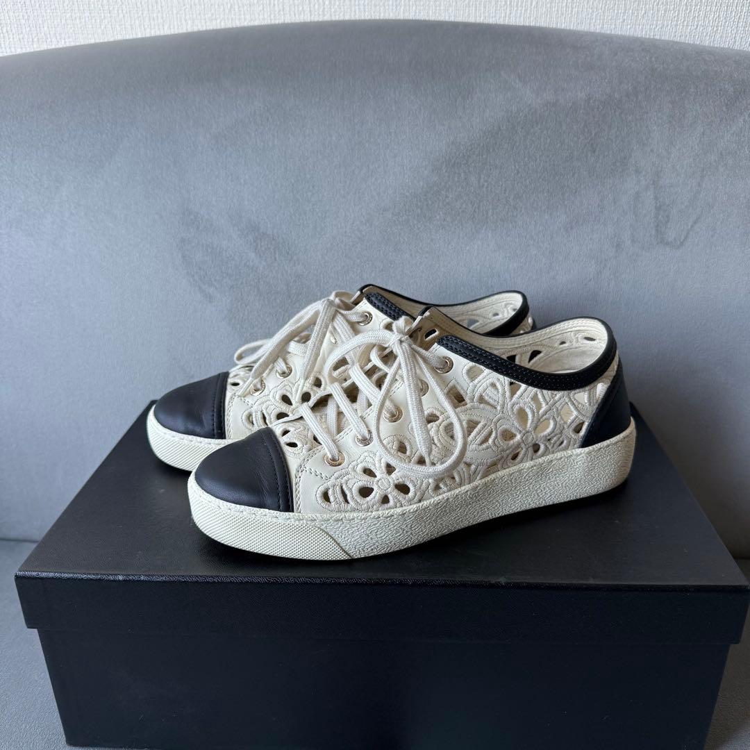 シャネル カメリア スニーカー レース ココマーク アイボリー 22.5cm