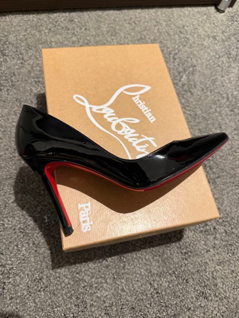 黒ブラック　エナメル パンプス ヒール　Christian Louboutin