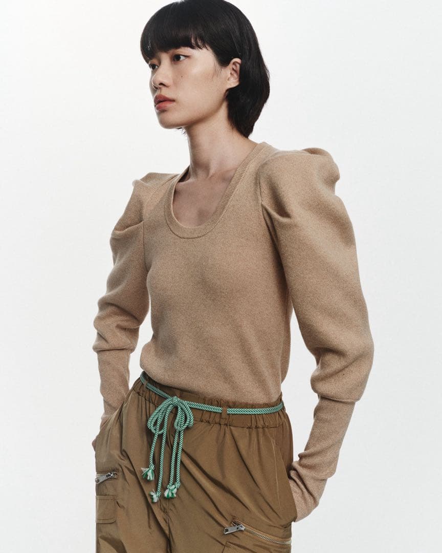 左近鈴乃さん　Bibiy. ビビィ　EFFIE PUFF KNIT ブラック