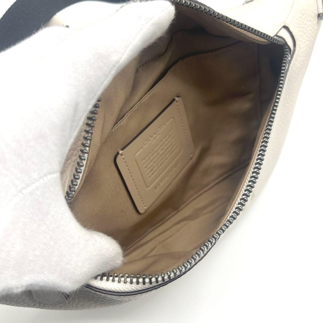 【未使用】コーチ　ボディバッグ　馬車ロゴ　ホワイト　希少　ショルダー