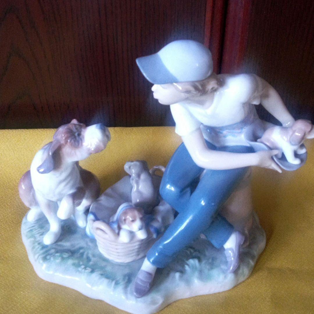 値下げしました リヤドロ・5376 この子はぼくの子犬 　　少し補修有り