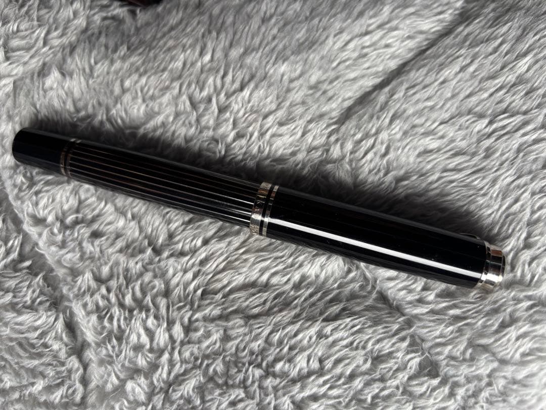 Pelikan 万年筆 ストライプデザイン 黒　m815