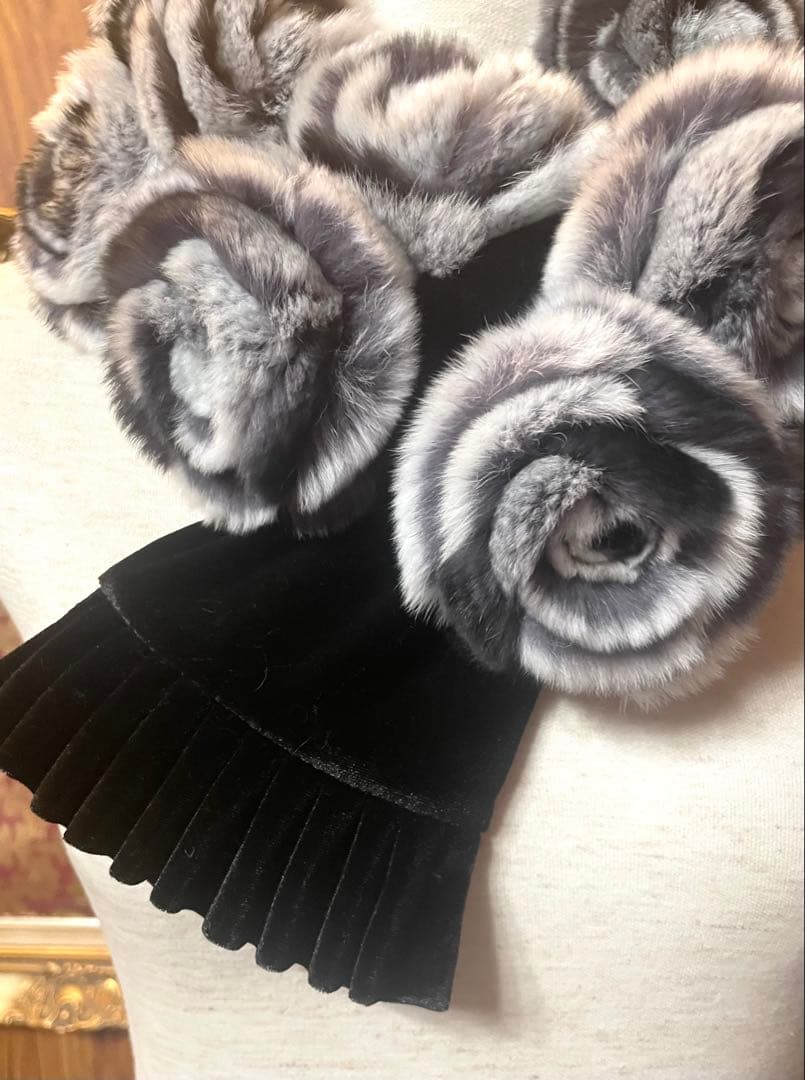 高級レッキスファー ローズモチーフ マフラー 贅沢♡13万でした