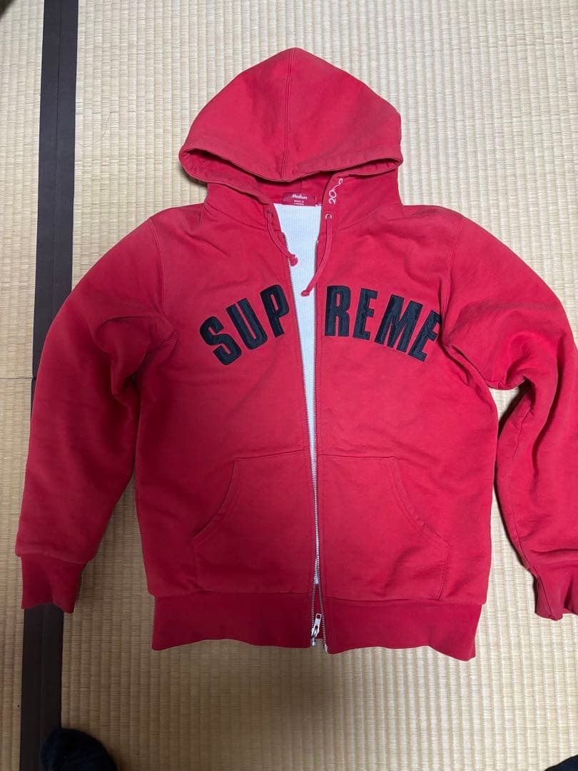 supreme アーチロゴ ジップ　フーディー