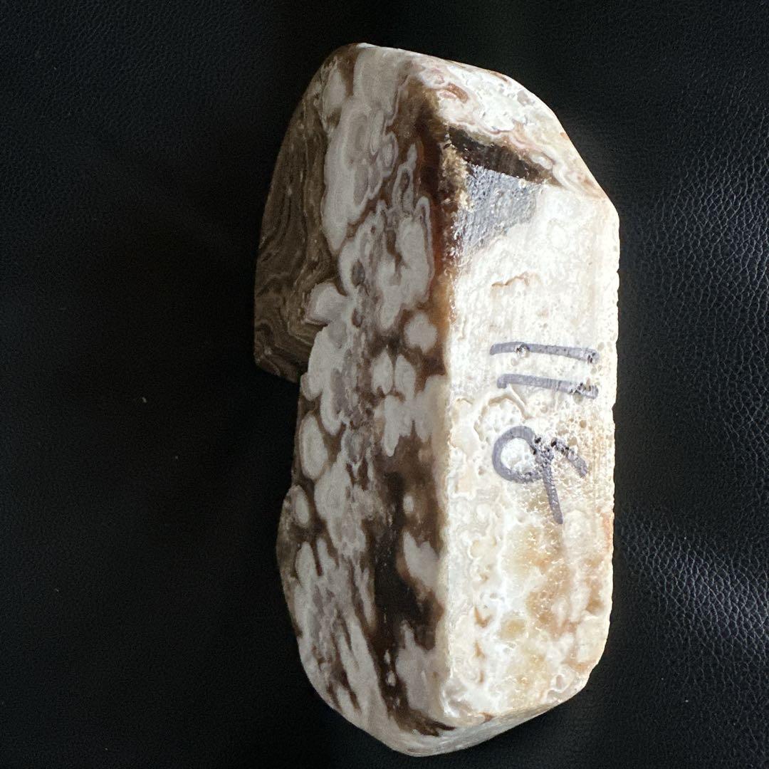 珪化木　木化石　パワーストーン　 天然石　重さ2kg弱　インテリア　観賞　置物