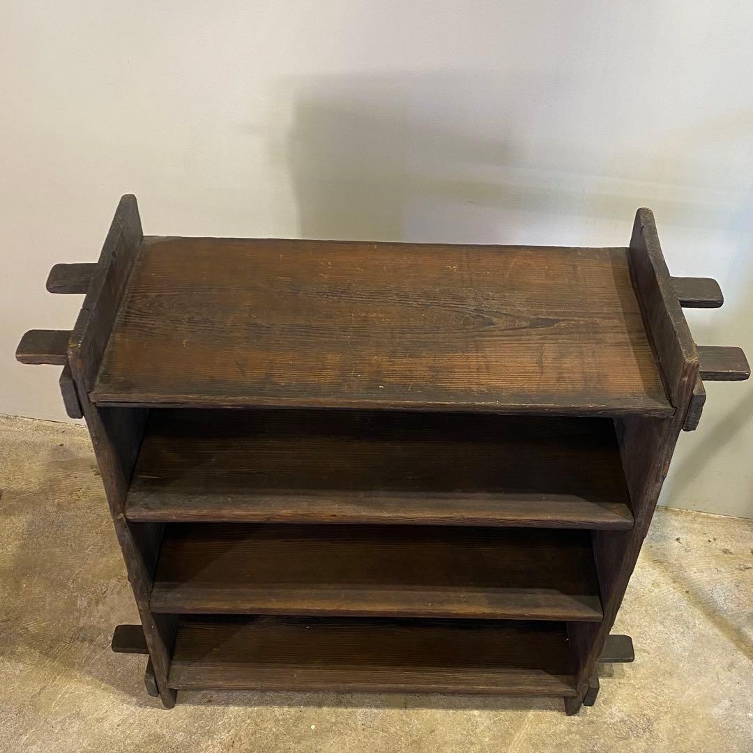 濃い木味の古い飾り棚 四段 アンティーク