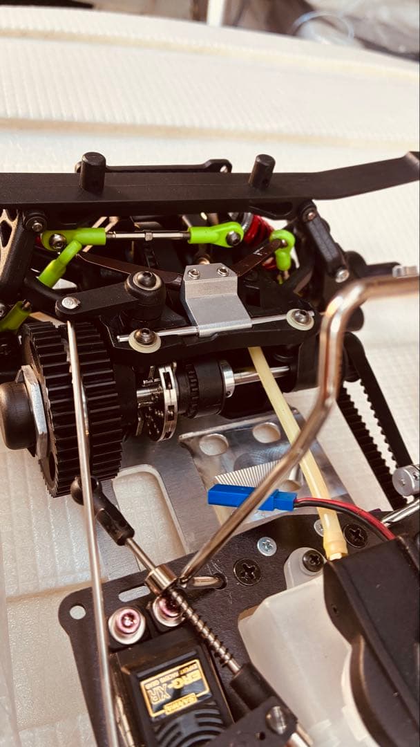 セントラルSerpent Vector 1/8レーシングカー