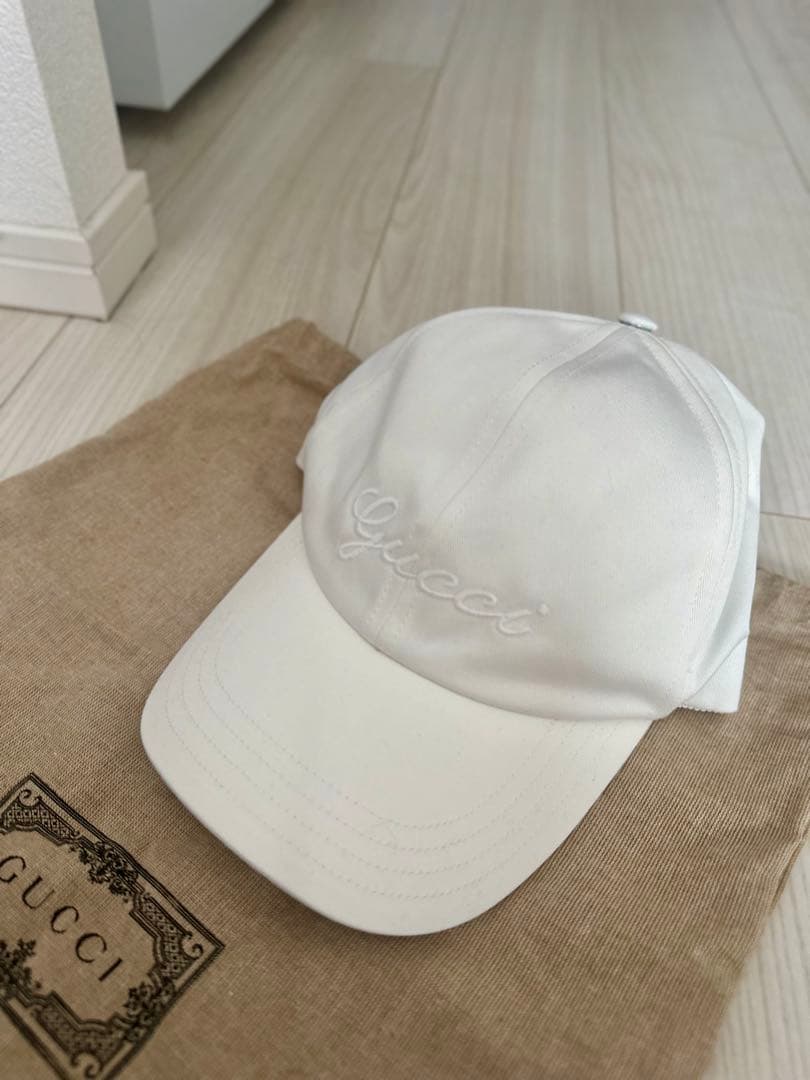 GUCCI ホワイト ベースボールキャップ