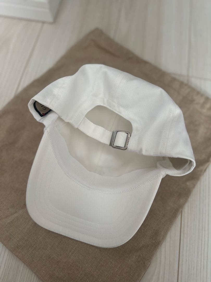 GUCCI ホワイト ベースボールキャップ