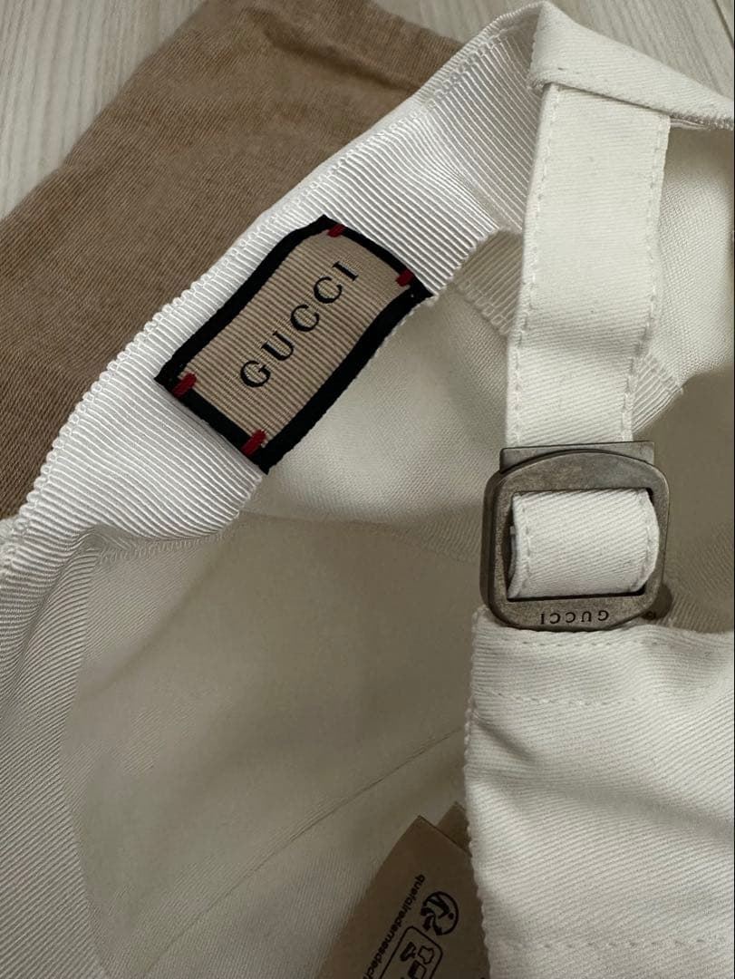 GUCCI ホワイト ベースボールキャップ