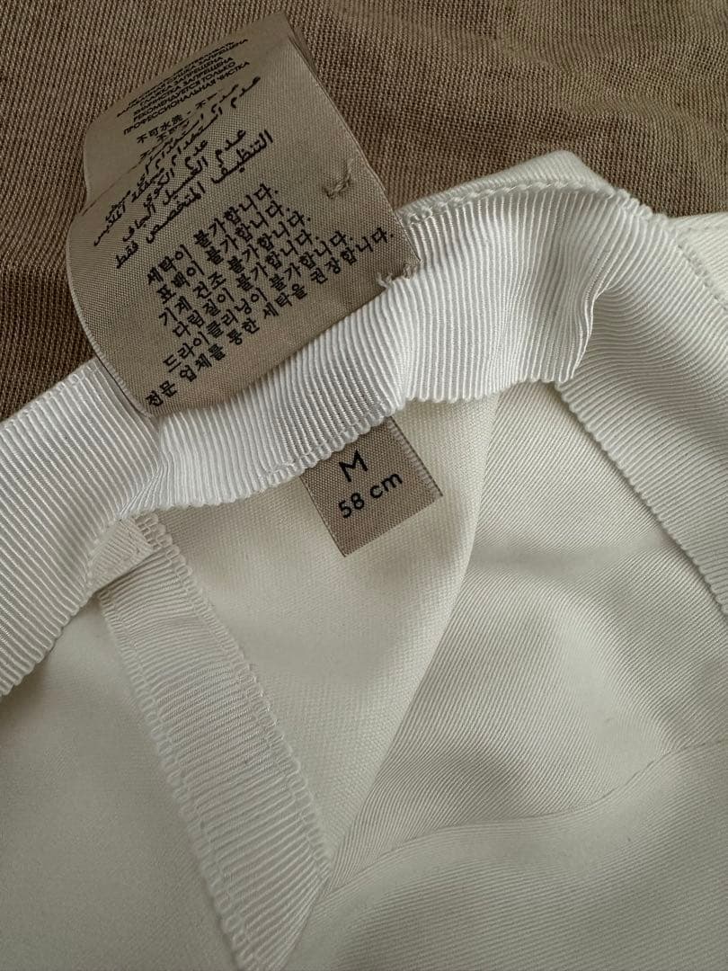 GUCCI ホワイト ベースボールキャップ