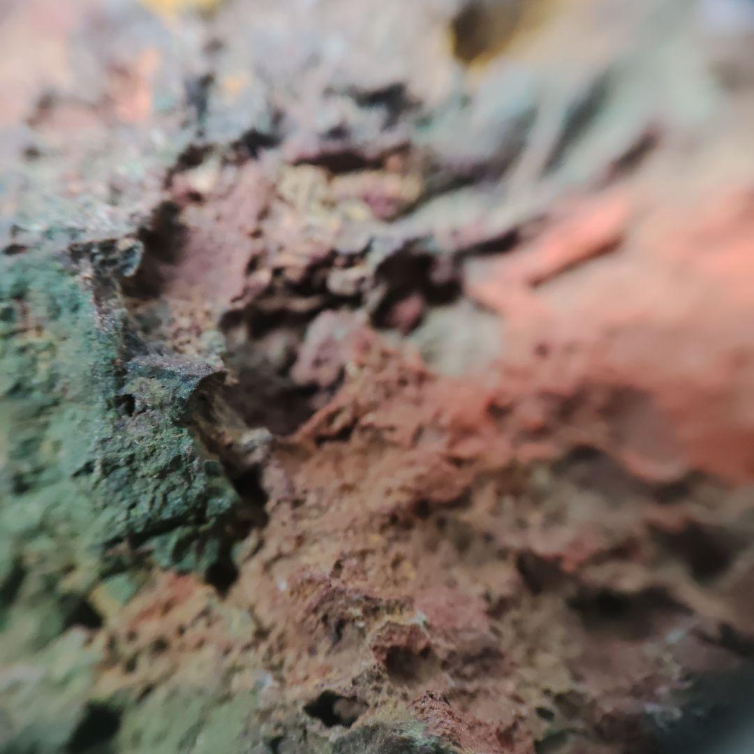 多彩な色の自然石（津軽錦石）原石、管理Ｎｏ．71238台除く