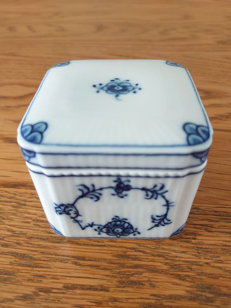 【貴重】ロイヤルコペンハーゲン ボンボニエール スクエア【廃盤】