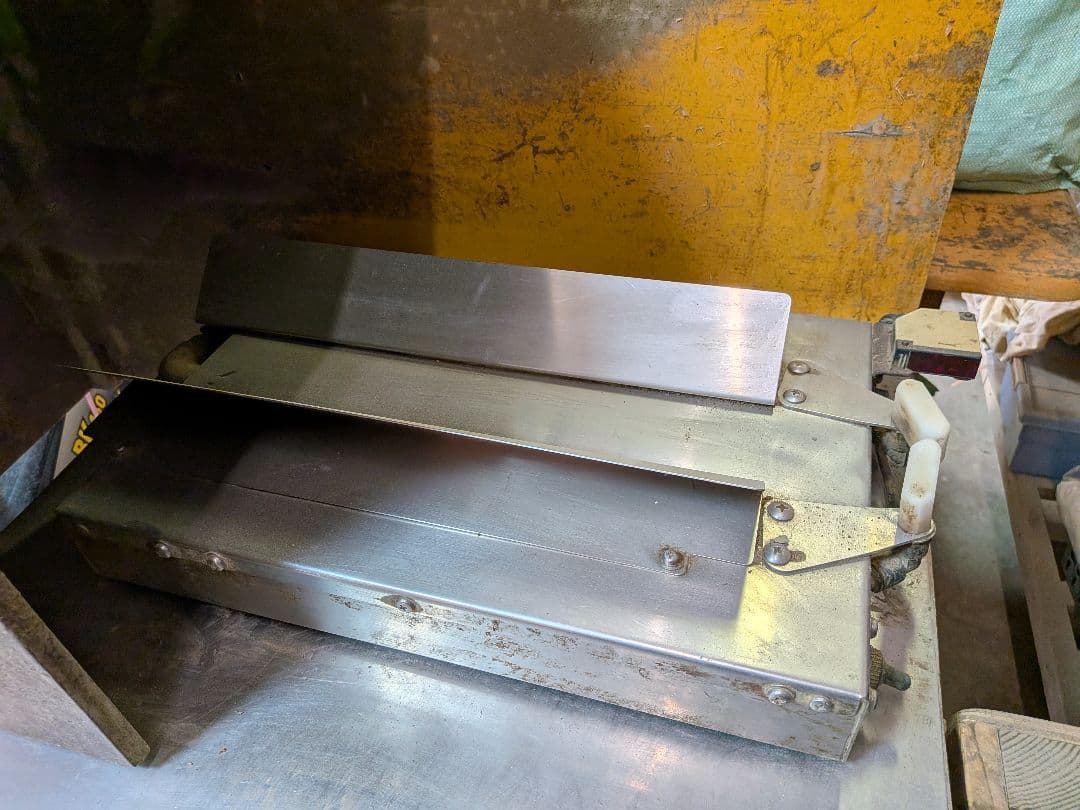 【静岡】　ネギ皮剥き機　タイガーカワシマ　むくべぇ　BM-8D 中古　引取限定