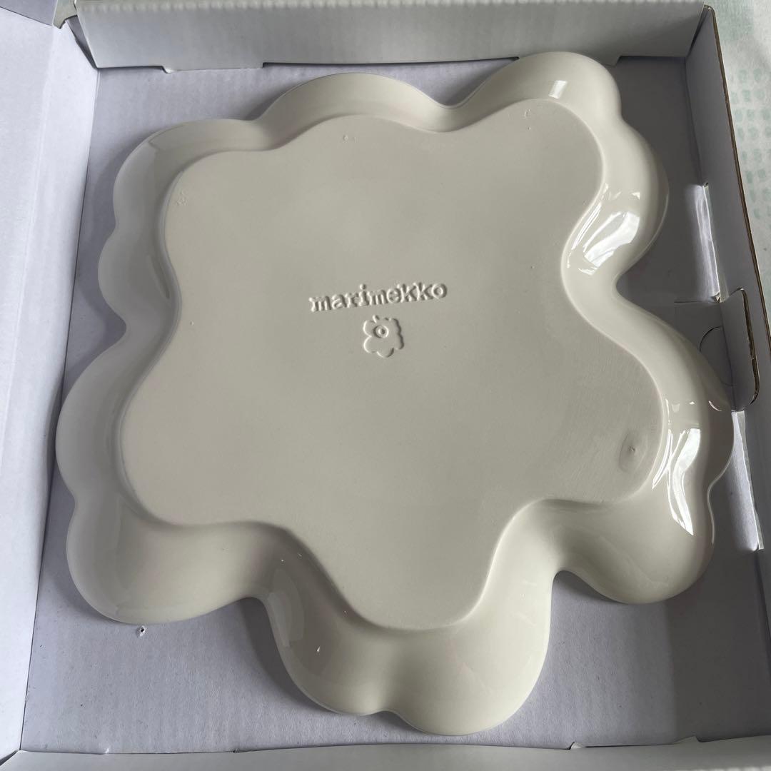 新品未使用　マリメッコ ウニッコ　プレート　ホワイト