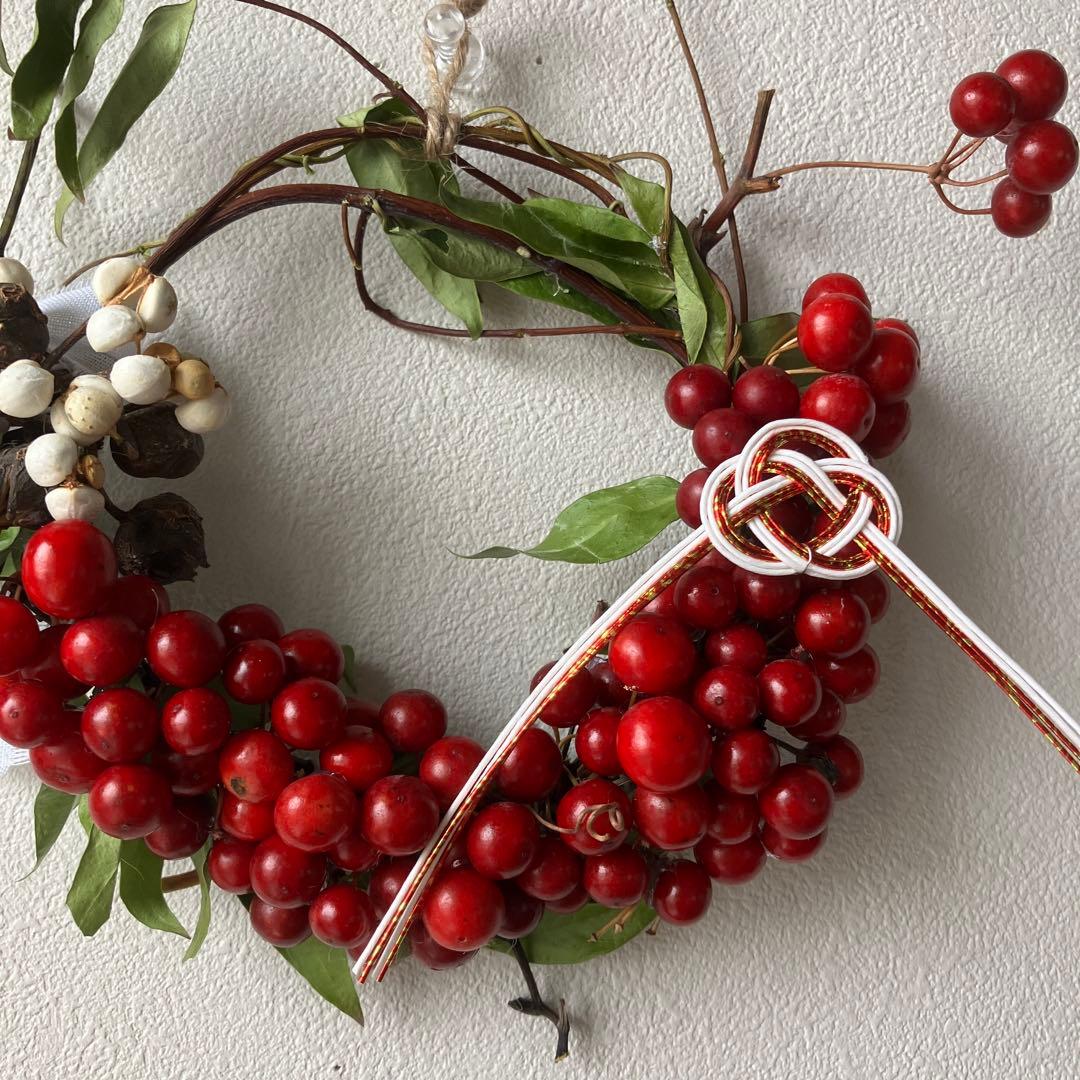 サンキライとナンキンハゼの手のひらリース　お正月飾り