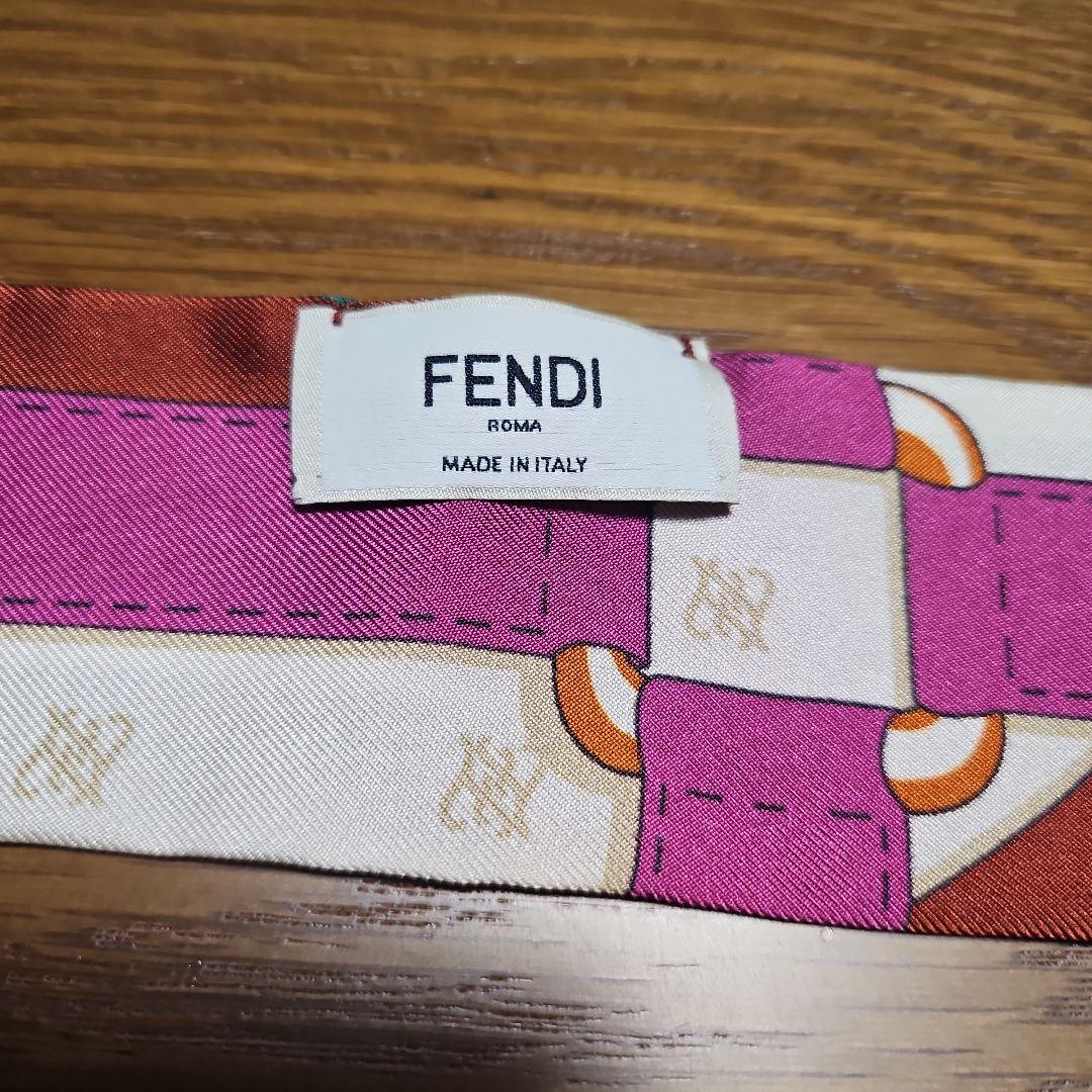 FENDI マルチカラーストライプ シルクラッピー
