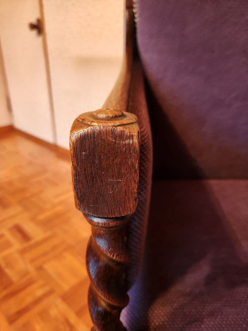 英国アンティークアームチェアー　彫刻　ツイストレッグ　椅子　オーク材