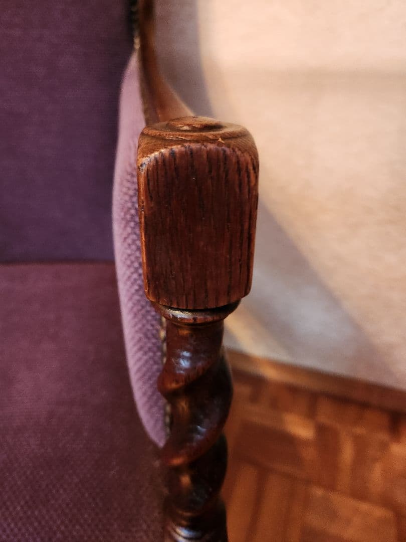 英国アンティークアームチェアー　彫刻　ツイストレッグ　椅子　オーク材