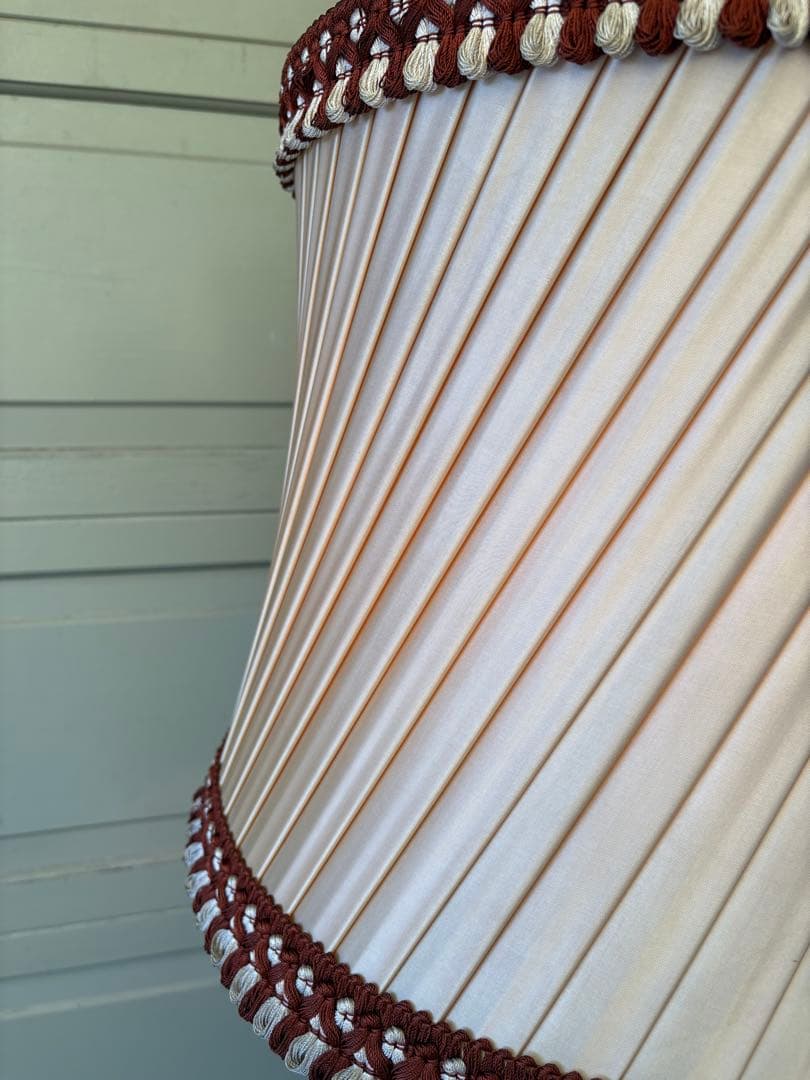 【ちーちゃん】木製フロアスタンドランプ プリーツシェード付き