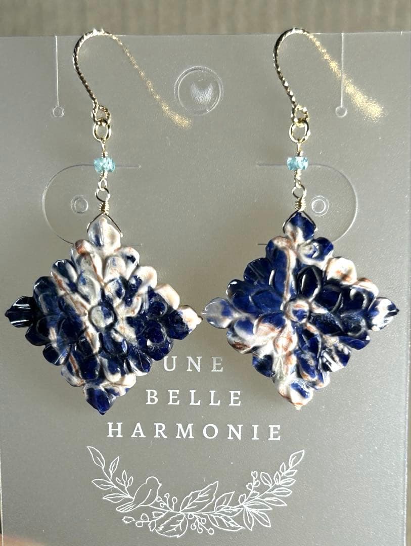 ソーダライトロンバスカービング＆ブルージルコンのピアス他　14kgf