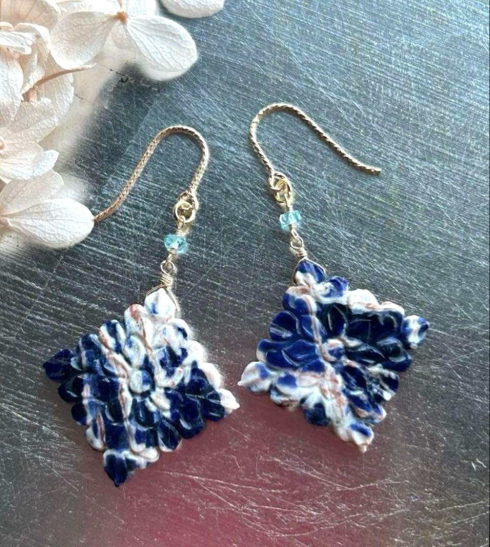 ソーダライトロンバスカービング＆ブルージルコンのピアス他　14kgf