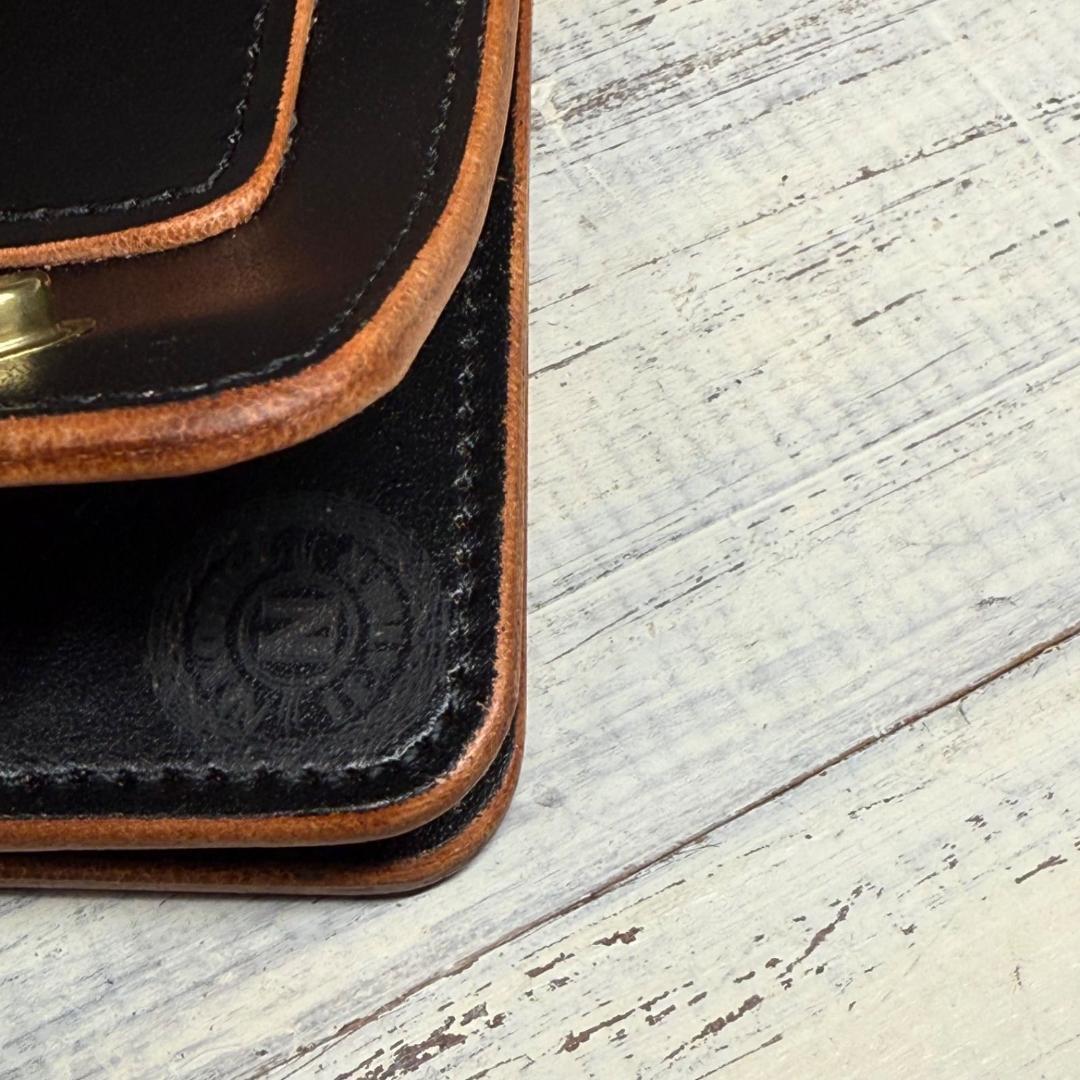 【トラッカーウォレット ロング 3層】 ブラック 茶芯 ゴールド ユニバーサル