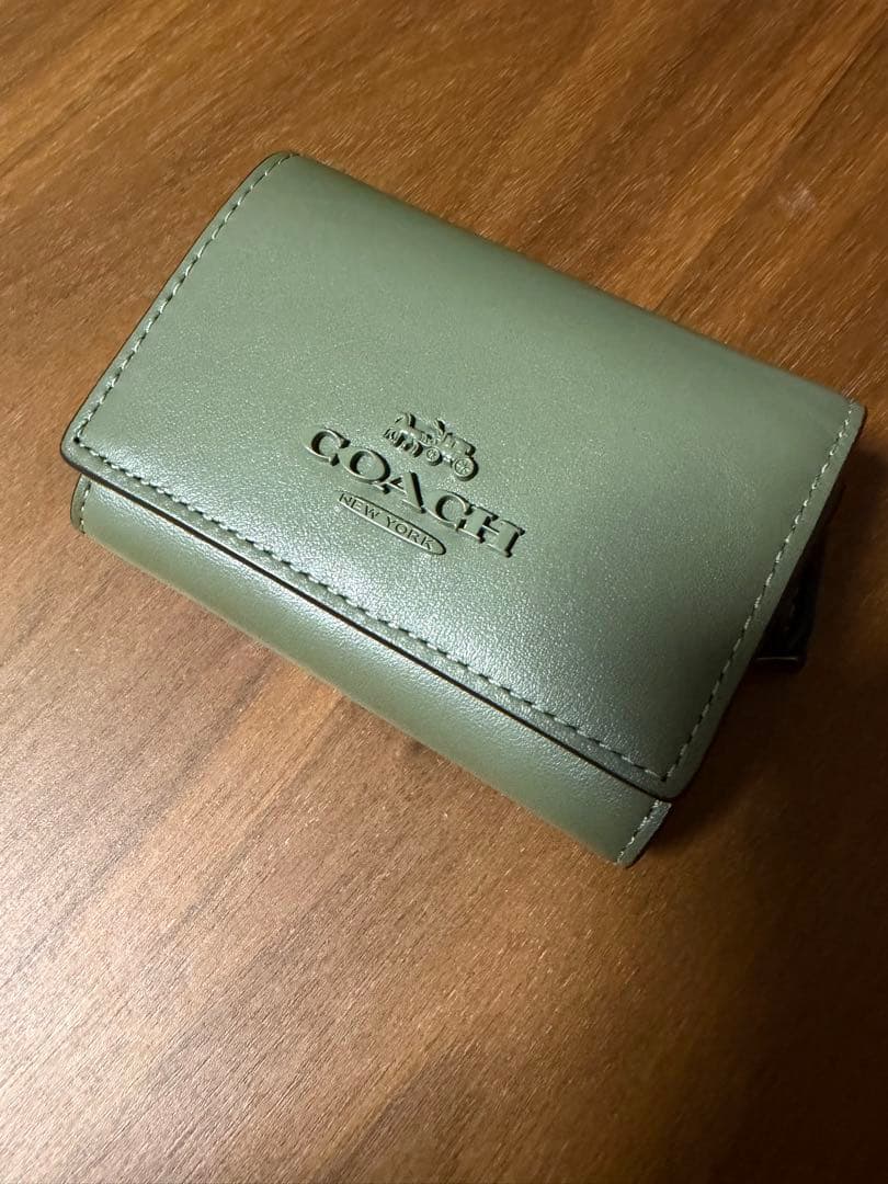 COACH 三つ折り財布 オリーブグリーン　折り財布　ミニ財布　緑