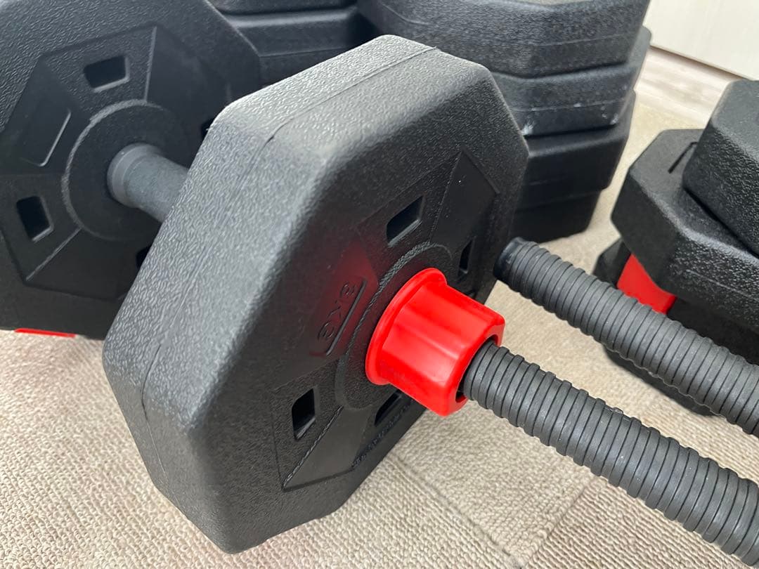 トレーニングベンチとダンベルセット