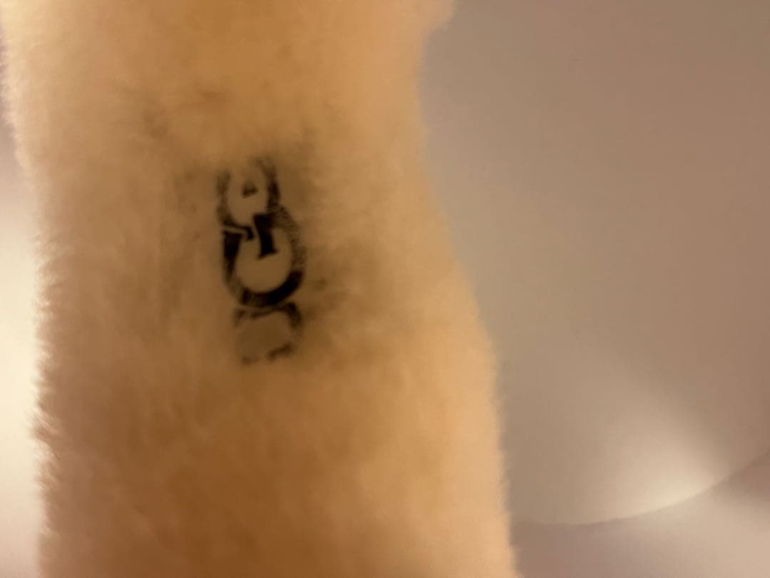 【新品未使用】 UGG シープスキン エンブロイダリー イヤマフ 新品